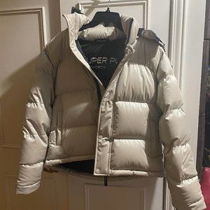 Aritzia SUPERPUFF Shorty in Pearl